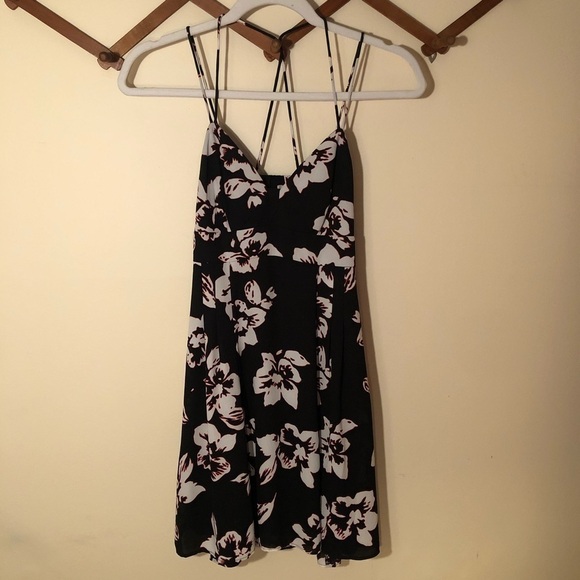 3/$25 🙌🏼 Express Romper Floral Strappy Cutout Back 0 - Picture 3 of 8